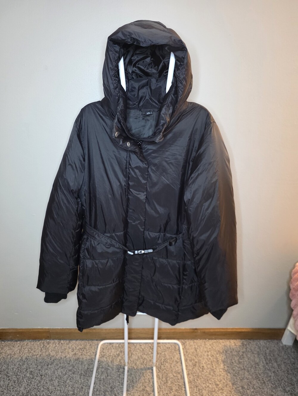 Swiss Tech Women’s Black Hooded Puffer Jacket With Belted Waist